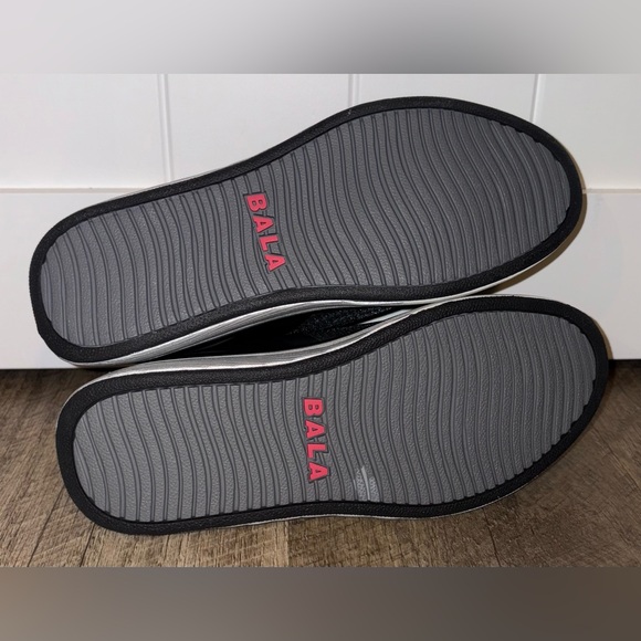 BALA Twelves Nursing Shoes - Picture 5 of 6